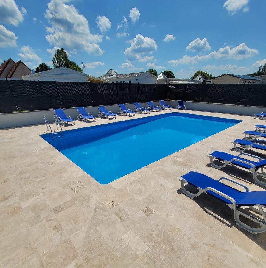 Camping Le Clos Savoye Biville-sur-Mer Exterior photo